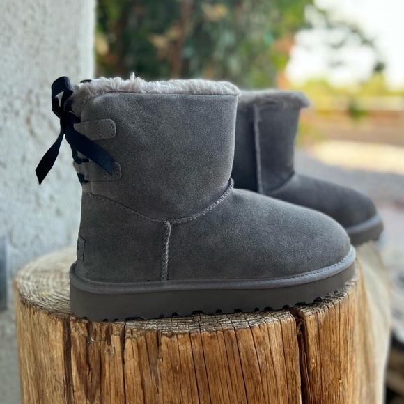 UGG MINI CONTINUITY BLACK BOW GRAY BOOT  NEW IN ORIGNAL BOX - Picture 2 of 4